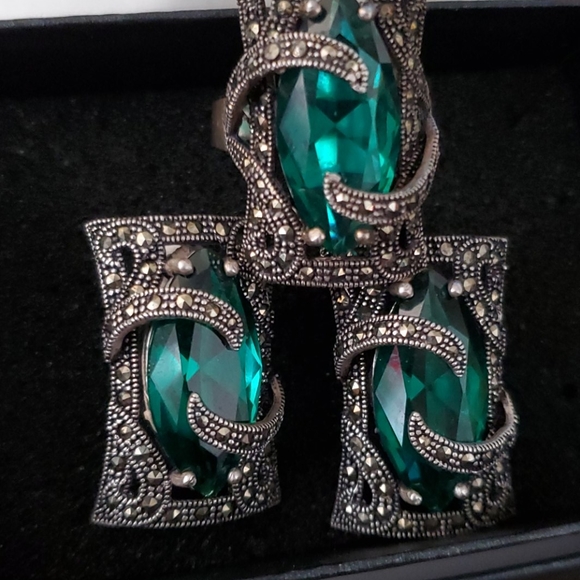 STERLING SILVER MARCASITE GREEN STONE EARRINGS - Picture 6 of 9